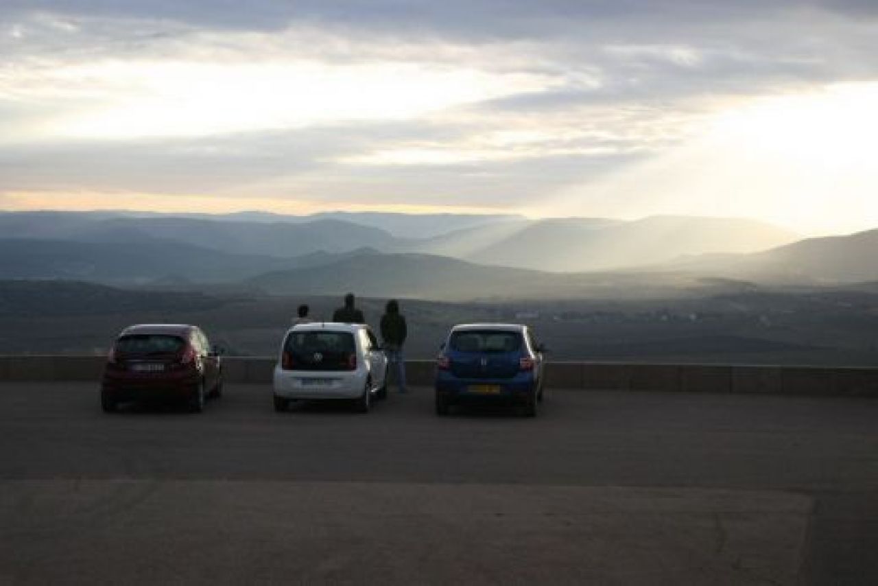 SUPER FOTO: Top Gear filmeaza langa Romania! N-o sa-ti vina sa crezi in ce masina au fost surprinsi prezentatorii: _3