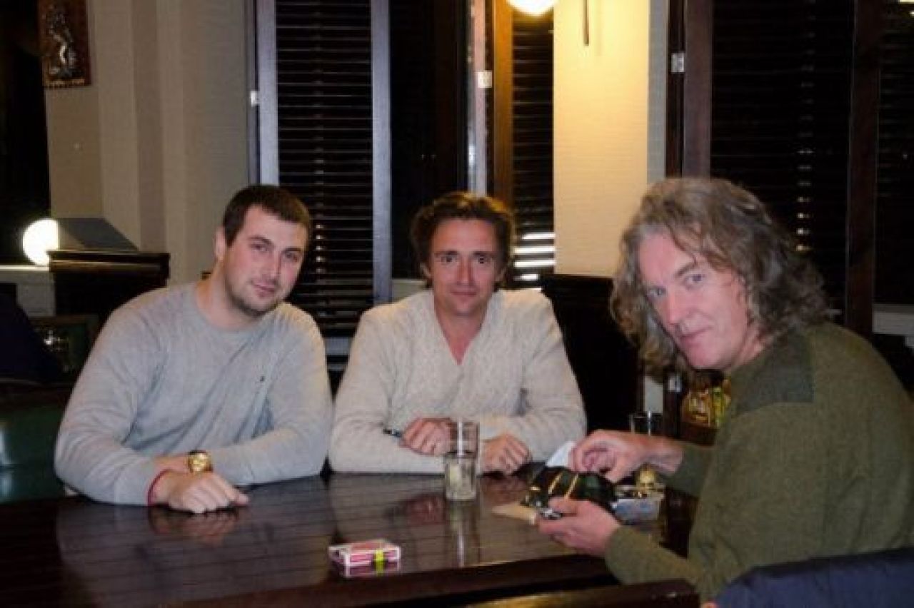 SUPER FOTO: Top Gear filmeaza langa Romania! N-o sa-ti vina sa crezi in ce masina au fost surprinsi prezentatorii: _7