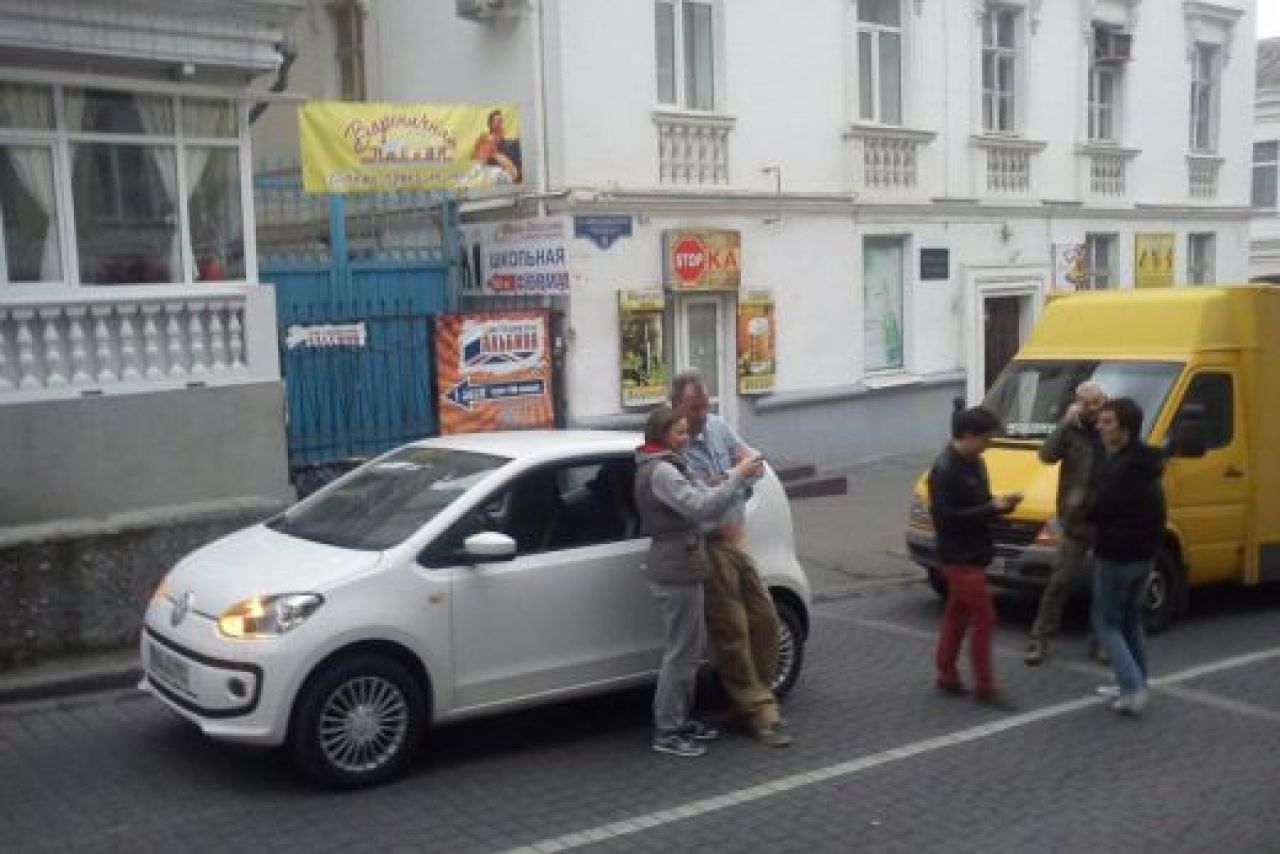 SUPER FOTO: Top Gear filmeaza langa Romania! N-o sa-ti vina sa crezi in ce masina au fost surprinsi prezentatorii: _18