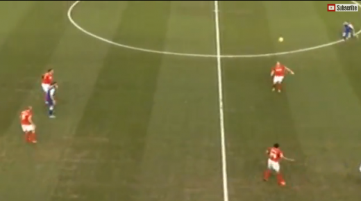 Mingea venea spre el, s-a gandit sa faca o NEBUNIE! Vezi ce pasa GENIALA a dat jucatorul asta! Tot stadionul s-a ridicat sa-l aplaude