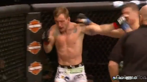 UFC-ul o ia in directia gresita! DECIZIA luata de acest arbitru spune totul despre politica CRIMINALA! Vezi ce s-a intamplat in meci:_2