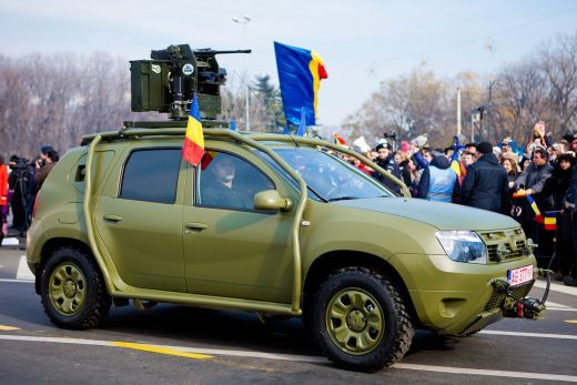 FOTO: Duster se transforma in mini Hummer! Armata a prezentat prima Dacie BLINDATA si dotata cu mitraliera! Vezi cum arata:_2