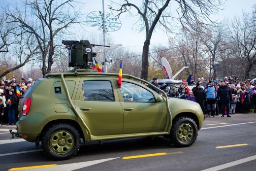 FOTO: Duster se transforma in mini Hummer! Armata a prezentat prima Dacie BLINDATA si dotata cu mitraliera! Vezi cum arata:_3