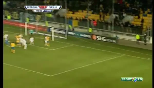 Era minutul 90+3, Bornescu a venit in careu! Ce s-a intamplat la faza asta e ireal! A ZBURAT si a dat un SUPER GOL! Vezi faza