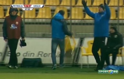 Moment UNIC in fotbal! Contra a facut scaunul sa ZBOARE! :)) Ce reactie a avut dupa ce Balaj nu i-a dat penalty