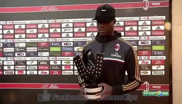 Balotelli, atacat de un zombie in timpul unui interviu :) FARSA pe care a patit-o atacantul lui Milan! Cum a reactionat: VIDEO