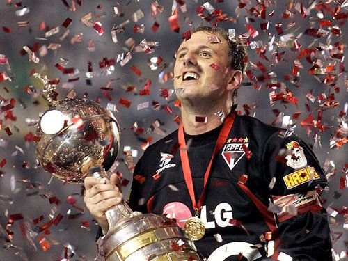 Cel mai NEBUN portar din lume nu are ganduri de retragere! Rogerio Ceni si-a prelungit contracul cu Sao Paolo! Cati ani va avea la finalul intelegerii: