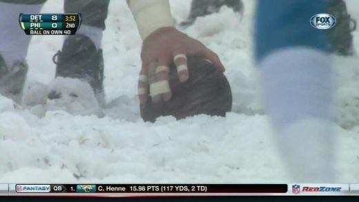 Conditii INCREDIBILE! Un meci din NFL s-a jucat pe un teren IMPOSIBIL: Zapada era pana la glezne! FOTO_4