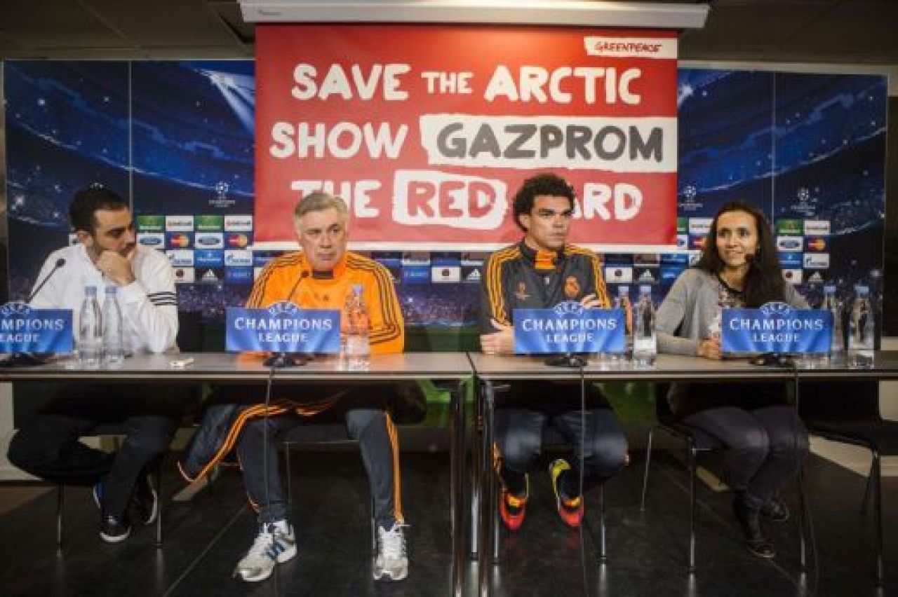 Ancelotti si Pepe, SOCATI la conferinta de presa de la Copenhaga! Protest incredibil! Ce au facut mai multi activisti Greenpeace: FOTO_3