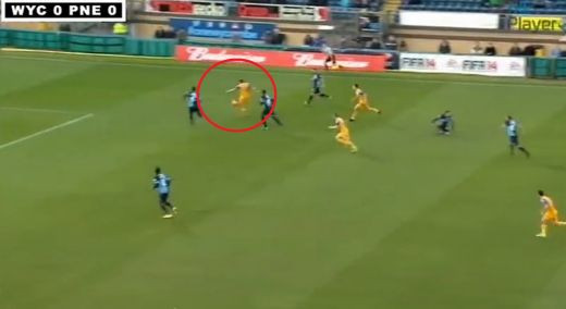 Prima reusita cu sanse mari la golul anului in 2014! Un veteran a trimis un sut MAGNIFIC dintr-o pozitie imposibila! Faza nebuna pentru un club infiintat in urma cu 150 de ani: VIDEO