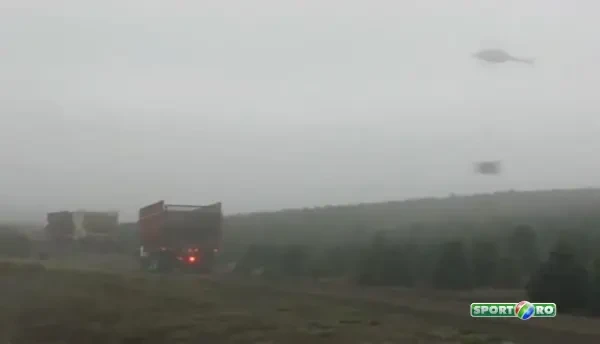 Noul sport national! Aruncatul cu brazii din elicopter la punct fix! O persoana dintr-un miliard poate sa faca asa ceva! VIDEO ULUITOR