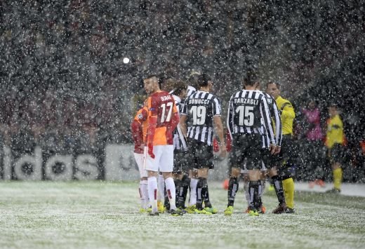 '31 Galatasaray 0-0 Juventus! Terenul a fost acoperit cu zapada in doar 10 de minute! Meciul a fost AMANAT pentru miercuri! FOTO_11