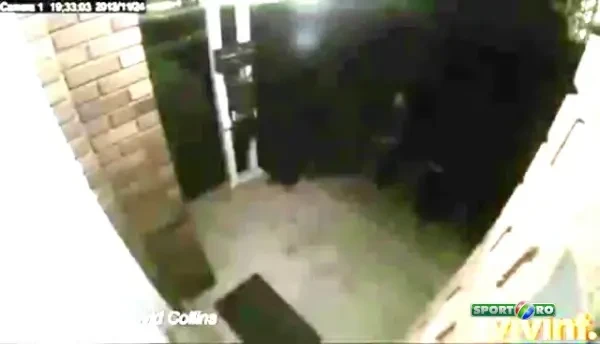 GENIAL! A cunoscut o tipa si a condus-o pana in fata usii! Ce a urmat a facut inconjurul planetei! VIDEO