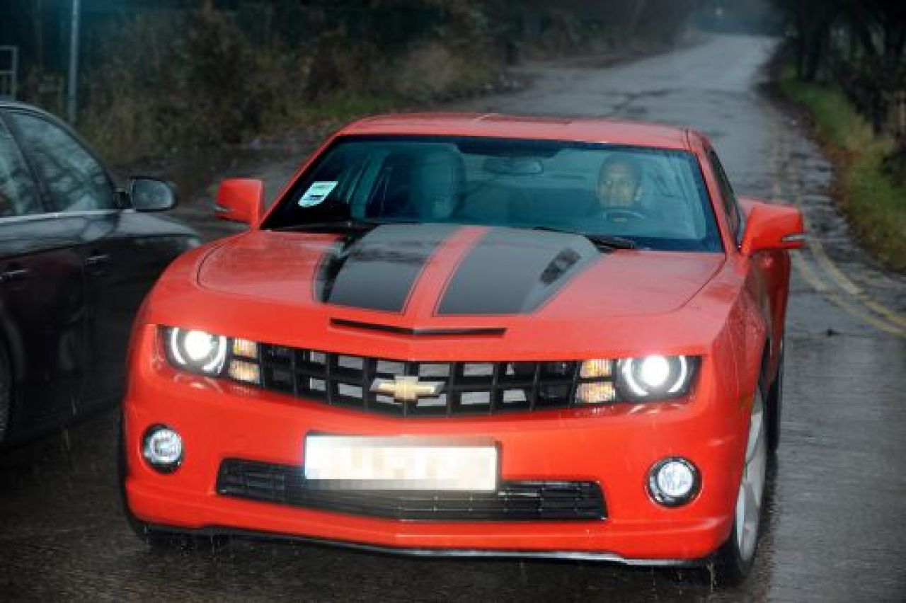 ATENTIE! Jucatorii lui United si-au parcat SUPER masinile: Nani conduce un super Chevrolet Camaro! FOTO_1