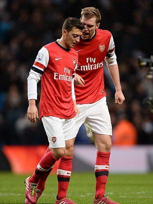 SCANDAL dupa infrangerea cu City! Doi jucatori s-au certat pe teren! Ce i-a reprosat Mertesacker lui Ozil:_1