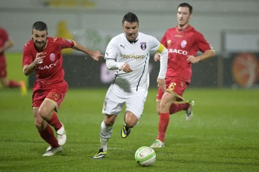 Sarbatoare cu icre negre si sorici la Astra! Patronul Niculae a dat o petrecere inainte de mecul cu Steaua! VIDEO