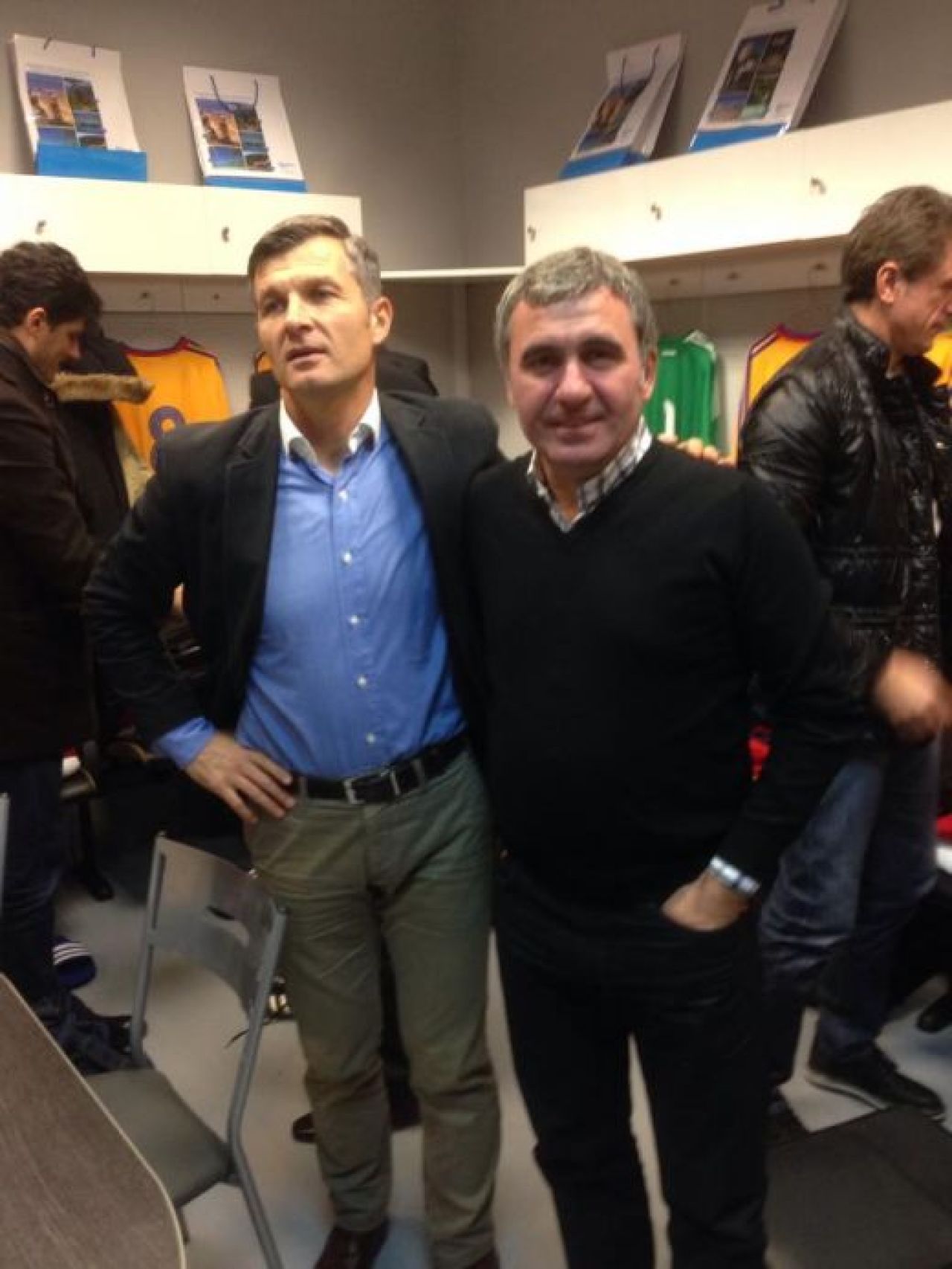 Faza GENIALA cu doua pase cu calcaiul! Generatia de Aur a facut SPECTACOL, Hagi si-a aratat geniul in fata campioanei europene din 2004:_4