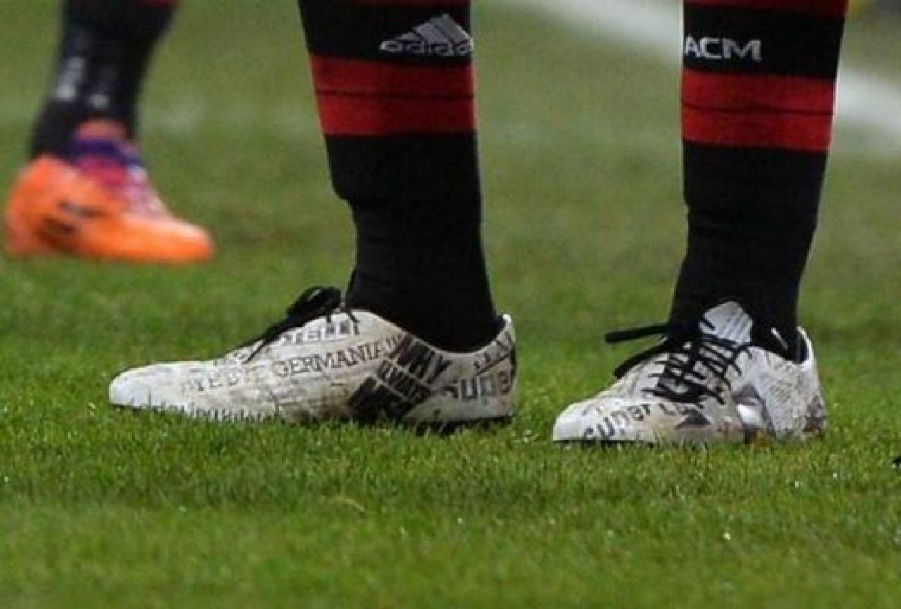 Ultima NEBUNIE a lui Balotelli! A aparut pe teren cu un model de ghete UNIC in fotbal! Italienii au ramas cu gura cascata: FOTO_3
