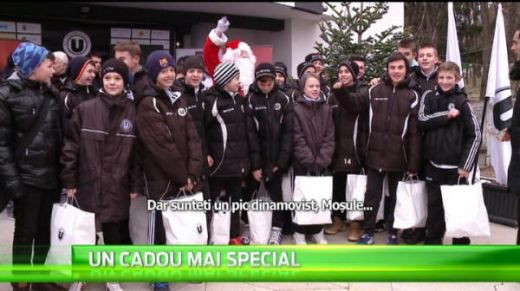 Mos Craciun a ajuns deja la Cluj! Juniorii de la U au primit cadouri de la colegii lor de la prima echpa! VIDEO