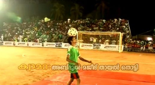 Imagini GROAZNICE! Tribuna unui stadion s-a prabusit iar 100 de oameni au fost raniti: 6 sunt in stare grava! VIDEO