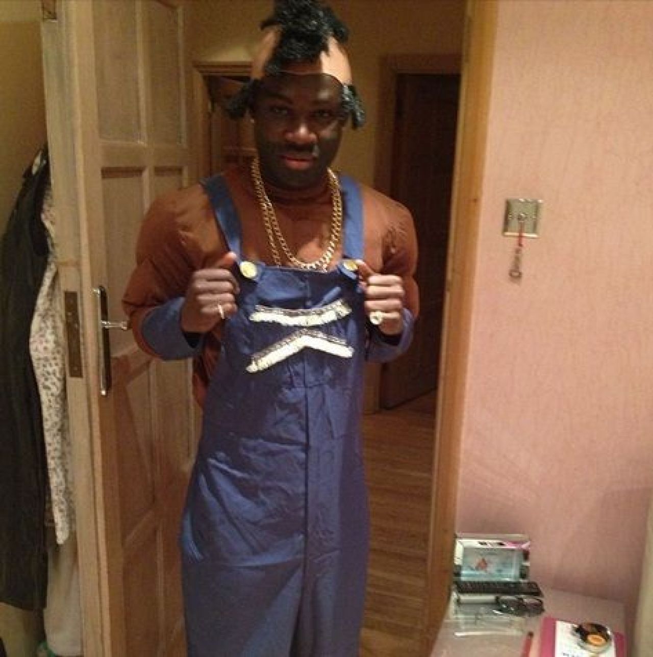 Jucatorii lui Arsenal au dat cea mai NEBUNA petrecere! Santi Cazorla a fost Super Mario iar Podolski s-a costumat in Hulk! FOTO_3