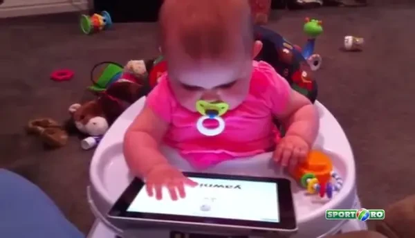 Imaginea care a SCANDALIZAT lumea! Ce face bebelusul asta la numai 9 luni: VIDEO INUMAN