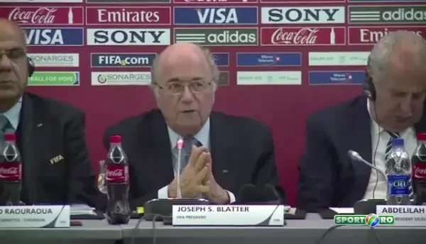 TREZIREA!! Blatter isi adoarme angajatii! Un oficial FIFA a dormea in timpul conferintei. VIDEO