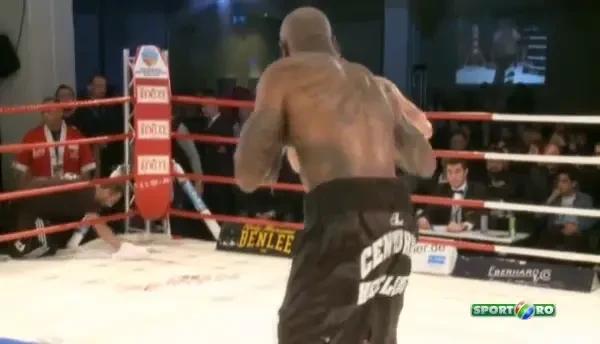 Cel mai NEBUN MOMENT din gala de aseara! A sarit sa il bata pe ARBITRU!