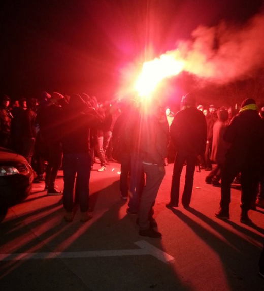 LIVE BLOG Cine e pe primul loc? | Stelistii vor fi descaltati la intrarea pe stadion! Tensiune maxima la Giurgiu: ultrasii au aprins torte_16