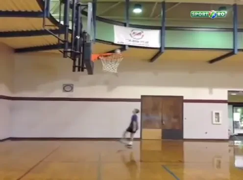 Asta lovitura ANULUI! Nimeni nu ar fi in stare sa dea din prima asa: Am avut nevoie doar de 411 incercari! :) Ce executie nebuna a reusit: VIDEO