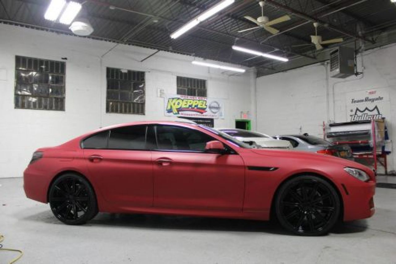 GALERIE FOTO: Cea mai tare metoda de a promova un BMW seria 6 Gran Coupe! Nu stii daca sa admiri masina sau femeile de langa :)_7