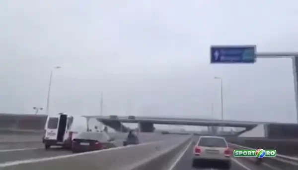 Cel mai TRAZNIT moment din 2013 pe o autostrada din Europa? Romania castiga DETASAT cu un clip incredibil: cursa de carute pe A2