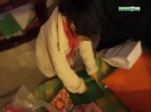 VIDEO: Reactia fabuloasa a acestei fetite care tine cu Benfica dupa ce a primit un tricou cu FC Porto de Craciun :))