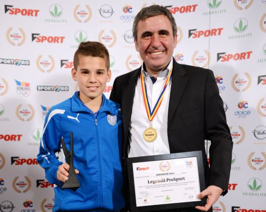 Hagi, pentru prima data coleg cu fiul sau! Ianis, VIITORUL Romaniei, poate debuta la nationala sub comanda tatalui sau!