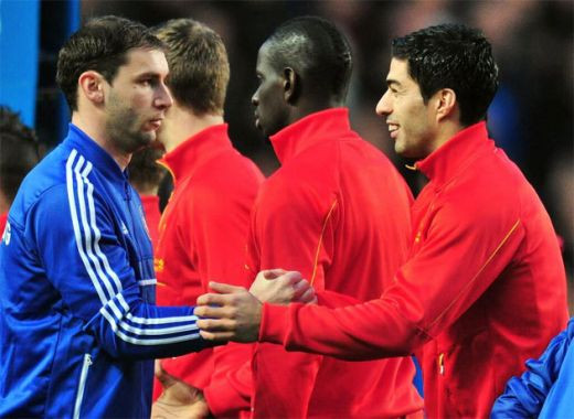 RAZBOINICUL nu l-a uitat pe VAMPIR ! Imaginea nebuna care l-a speriat pe Suarez in meciul cu Chelsea! FOTO: