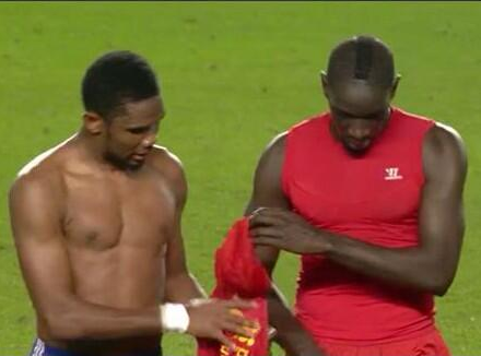 Ba, ce fac astia?! Fanii au innebunit pe net dupa ce i-au vazut! Gestul surprins de fotografi in pauza la Chelsea - Liverpool