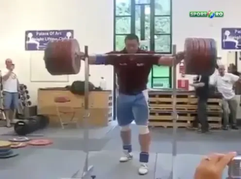 TOATA sala l-a aplaudat pe acest powerlifter! E absolut INCREDIBIL ce a putut sa faca cu 290 de kg in spate: