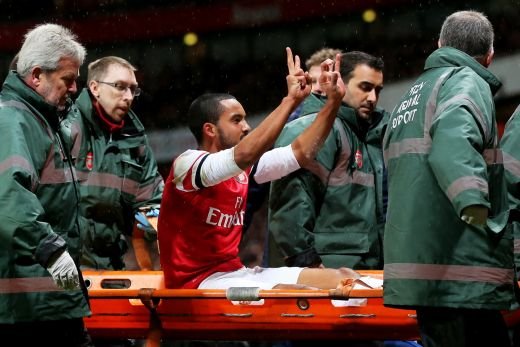 Verdict CRUNT pentru Theo Walcott dupa accidentarea din meciul cu Tottenham: sta cel putin 6 luni pe bara si va rata mondialul!