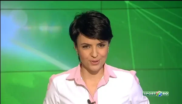 Pentru lotul feminin de box nu vine Mos Craciun, vine Mosul Doroftei! Si nici macar nu le da cadouri, le cere medalii! :)