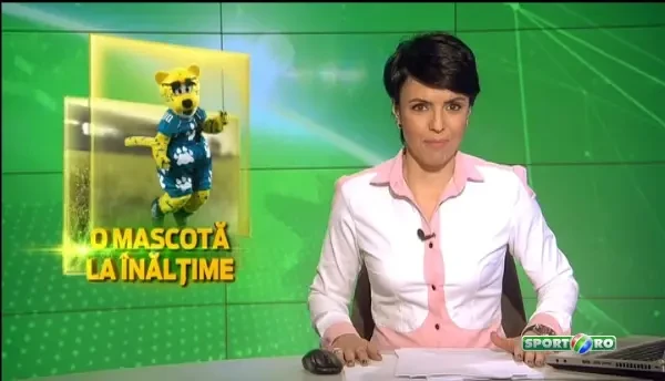 Cea mai NEBUNA mascota din lume! Se arunca de pe nocturna stadionului pentru a-i motiva pe jucatori: "Sa fiti si voi curajosi!" VIDEO