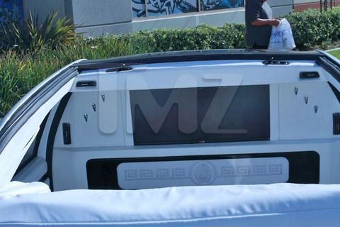AROGANTA suprema a unui star! Si-a luat un Maybach de 1,3 milioane de dolari si l-a mai TUNAT cu 1 milion! Arata fenomenal: VIDEO_3