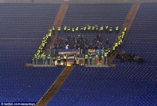 IMAGINEA ZILEI: Fanii Sampdoriei nu au putut misca! Stewarzii i-au incercuit la meciul cu Roma din optimile Cupei Italiei :))