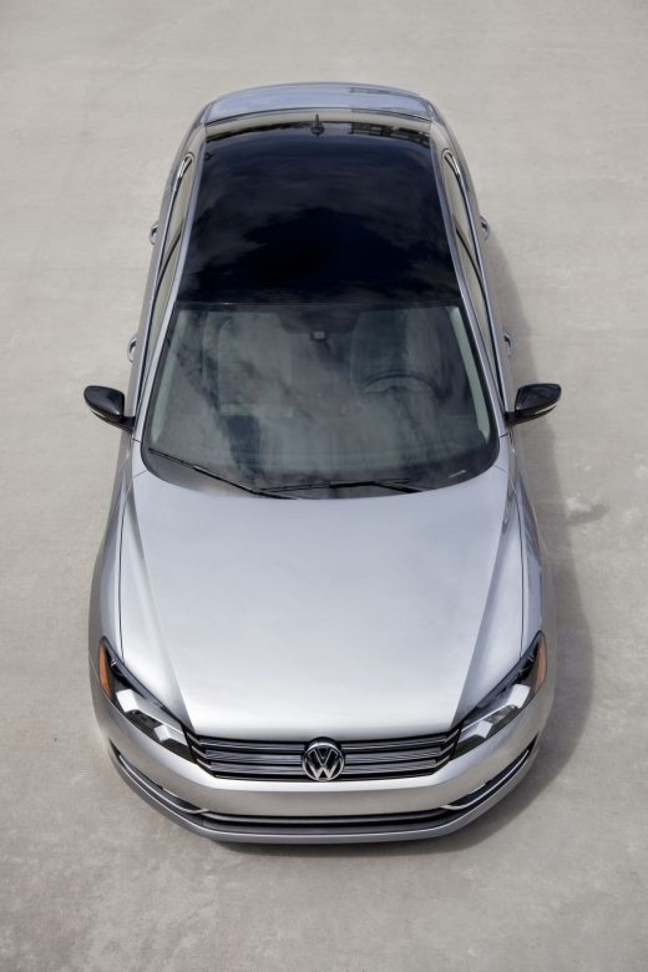 FOTO: Volkswagen a lansat noul Passat SPORT! Limuzina nemteasca primeste mai multi cai putere! Primele imagini_1