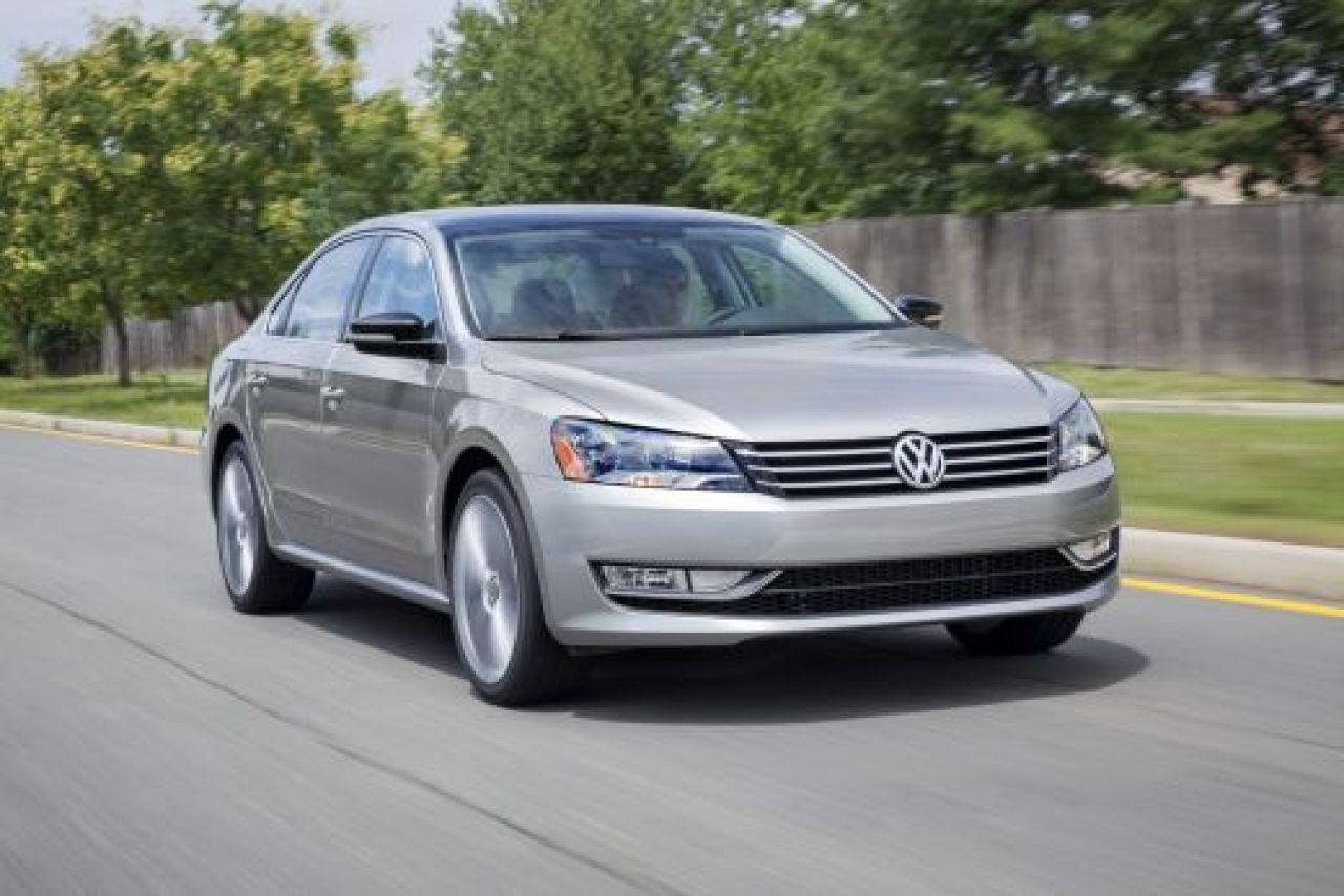 FOTO: Volkswagen a lansat noul Passat SPORT! Limuzina nemteasca primeste mai multi cai putere! Primele imagini_2