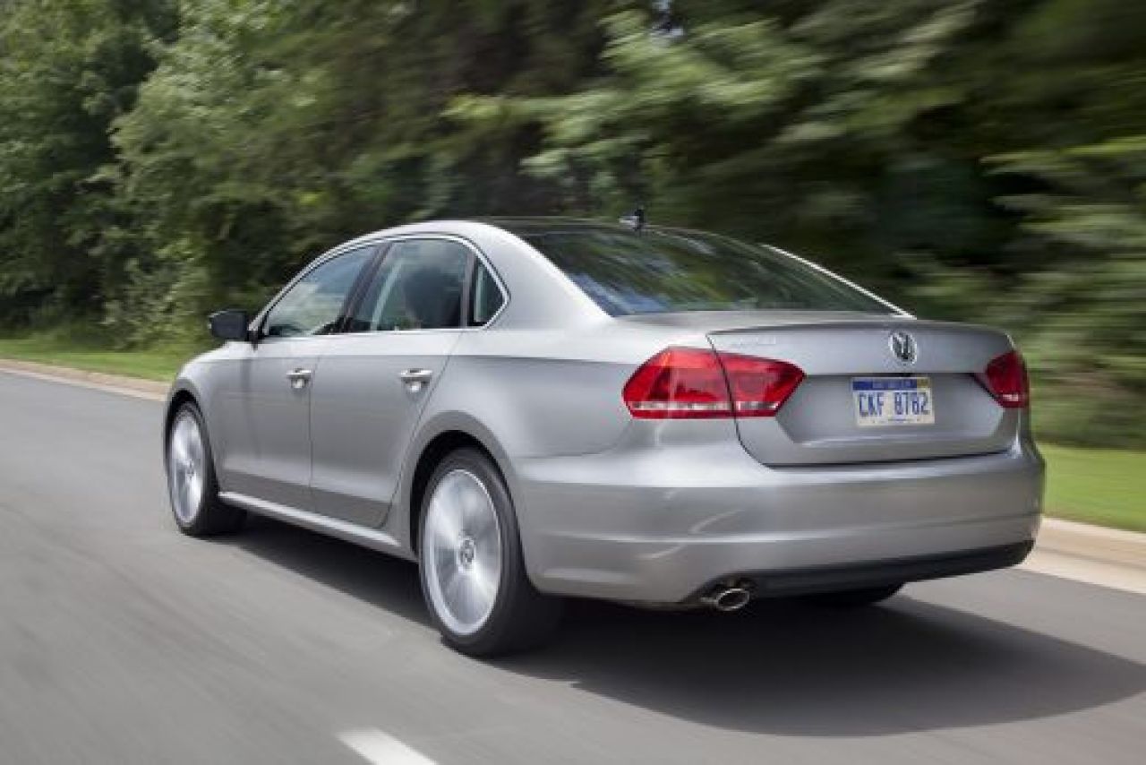 FOTO: Volkswagen a lansat noul Passat SPORT! Limuzina nemteasca primeste mai multi cai putere! Primele imagini_3