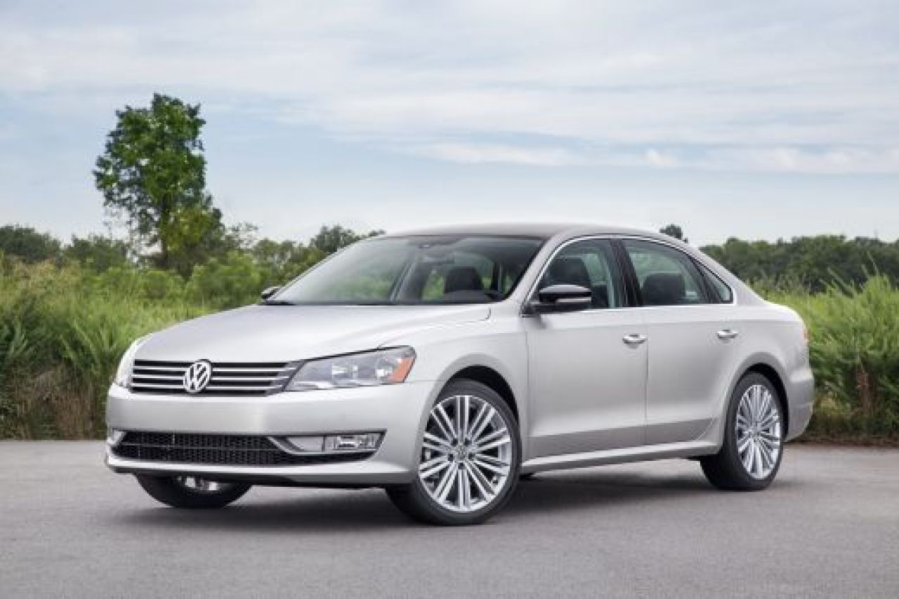 FOTO: Volkswagen a lansat noul Passat SPORT! Limuzina nemteasca primeste mai multi cai putere! Primele imagini_4