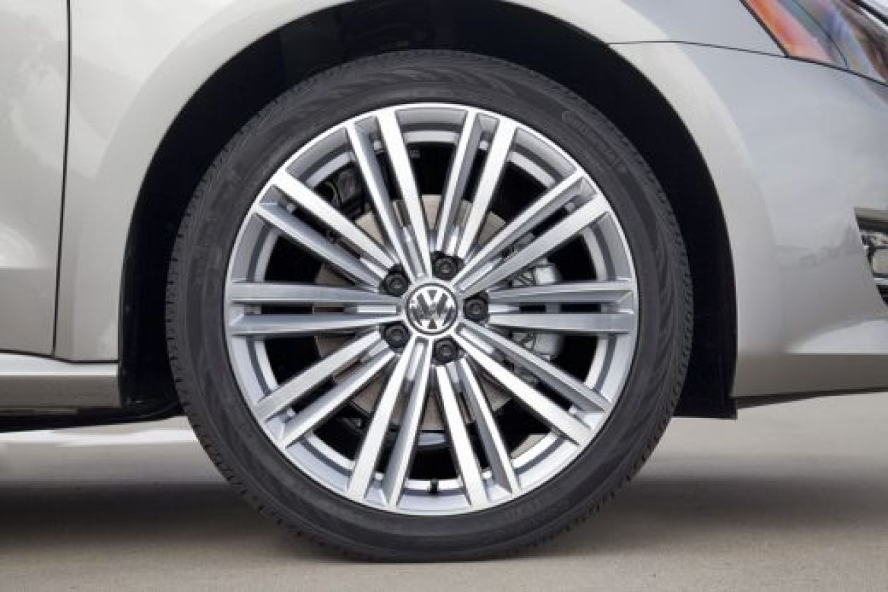 FOTO: Volkswagen a lansat noul Passat SPORT! Limuzina nemteasca primeste mai multi cai putere! Primele imagini_7