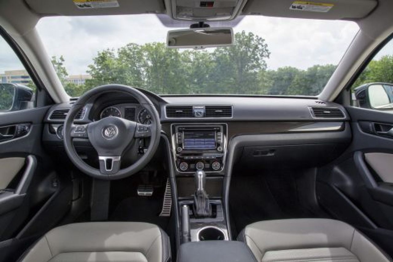 FOTO: Volkswagen a lansat noul Passat SPORT! Limuzina nemteasca primeste mai multi cai putere! Primele imagini_8