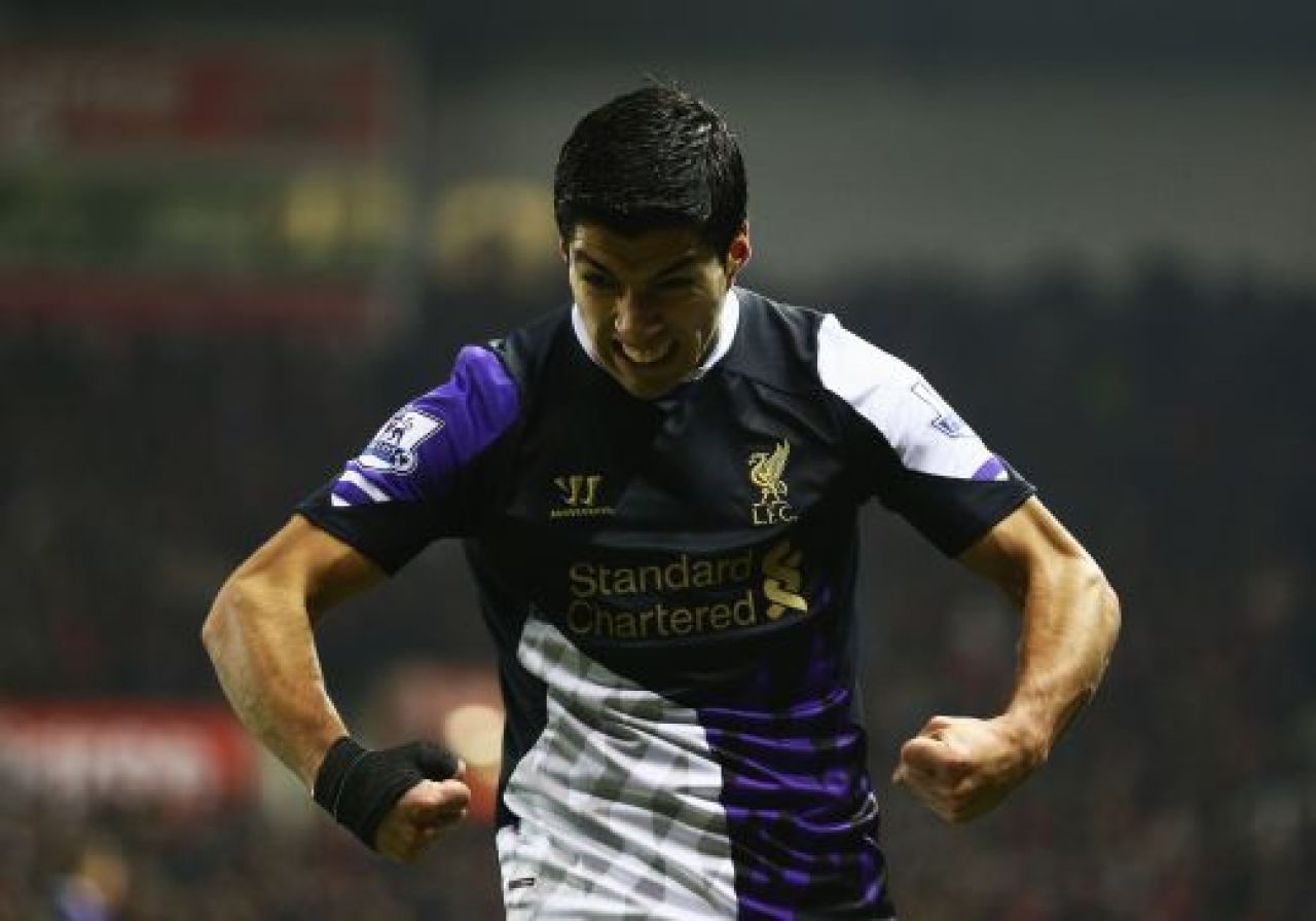 FABULOS! Suarez a imitat celebrul gest al lui Balotelli dupa ce a devenit cel mai tare golgheter din Europa! Imagine senzationala dupa golul de astazi:_1