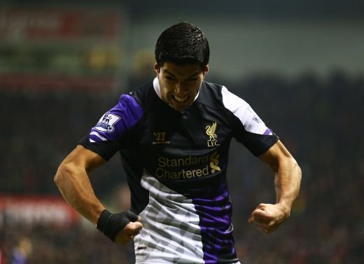 FABULOS! Suarez a imitat celebrul gest al lui Balotelli dupa ce a devenit cel mai tare golgheter din Europa! Imagine senzationala dupa golul de astazi:_3